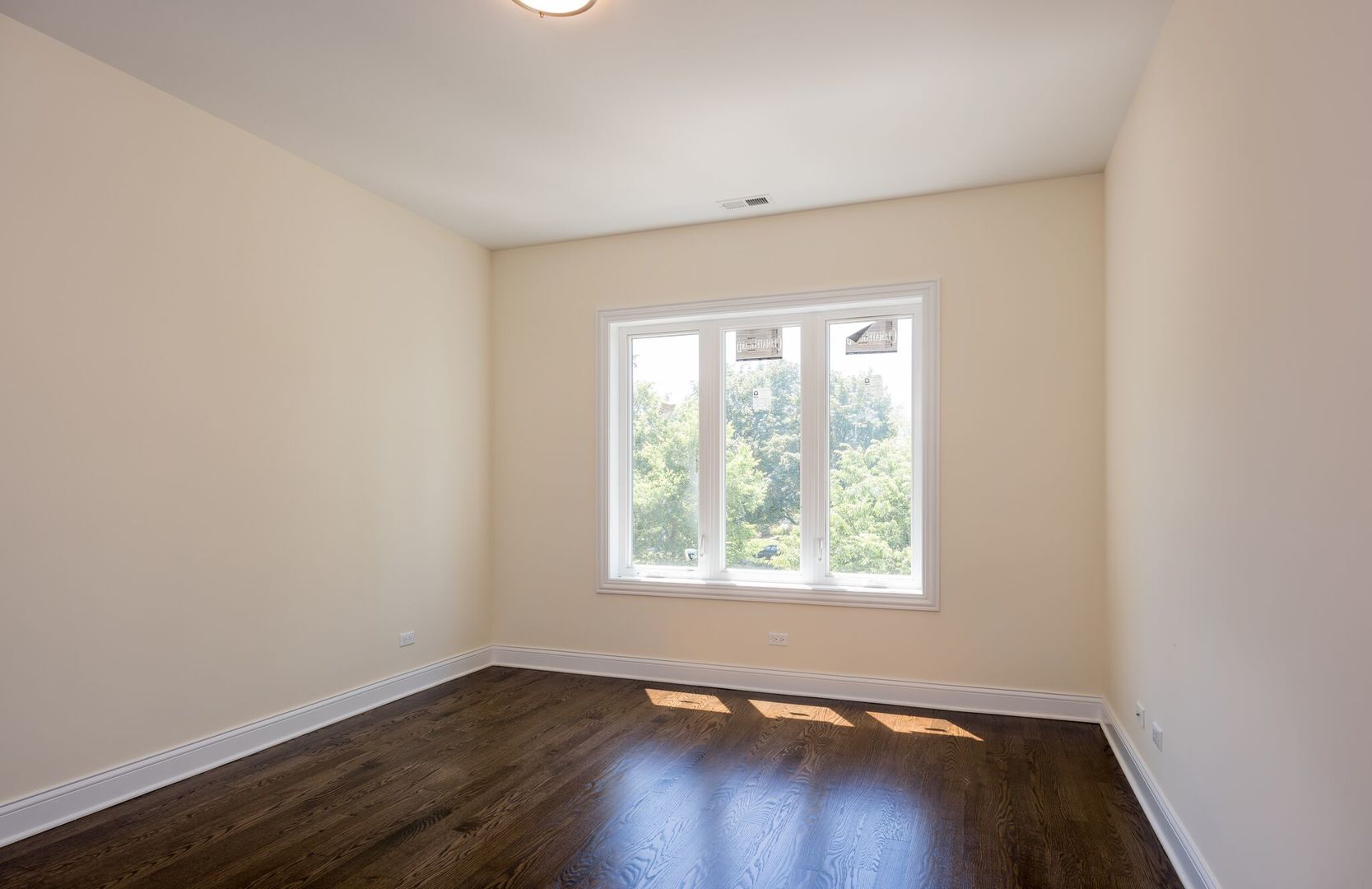 4141 N Dickinson Avenue, Chicago, IL 60641