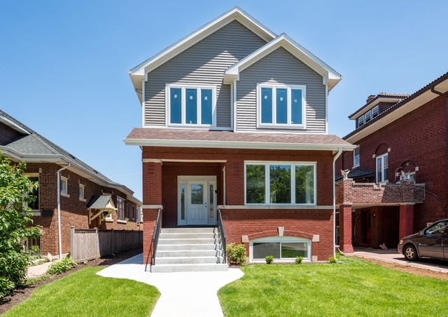 4141 N Dickinson Avenue, Chicago, IL 60641
