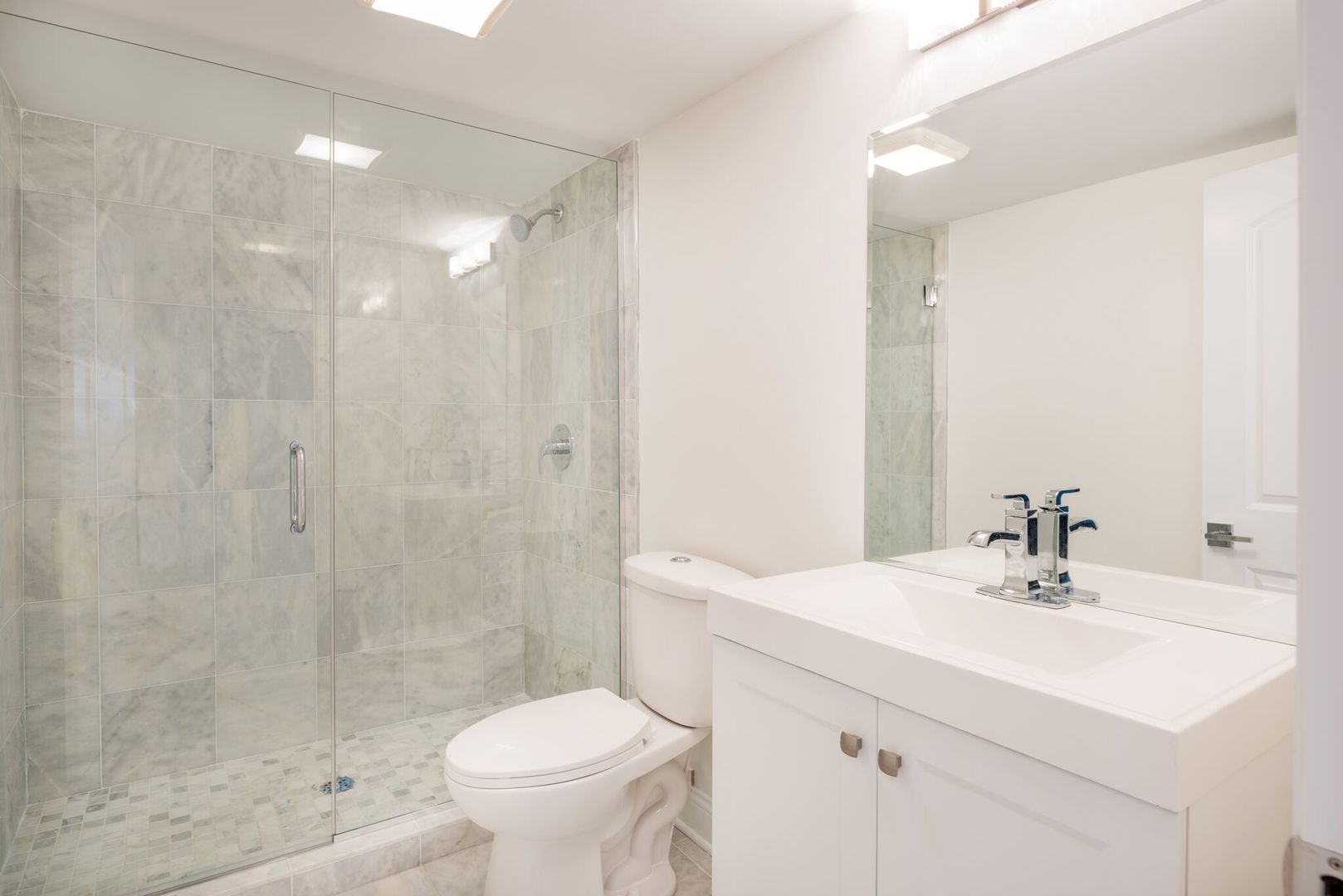 4141 N Dickinson Avenue, Chicago, IL 60641