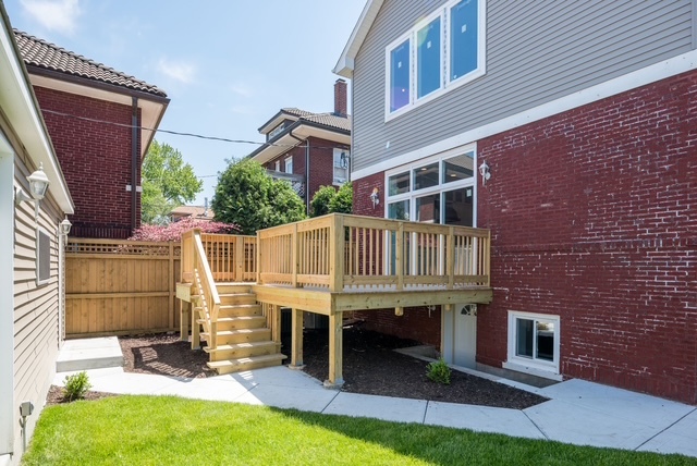 4141 N Dickinson Avenue, Chicago, IL 60641