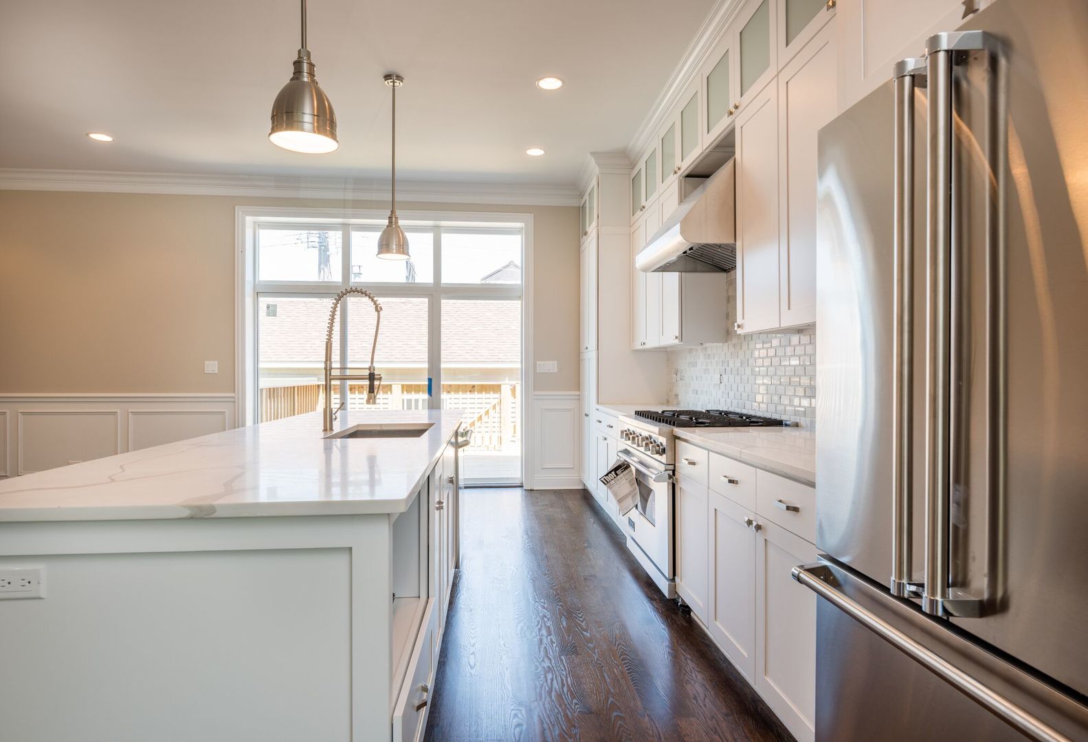 4141 N Dickinson Avenue, Chicago, IL 60641