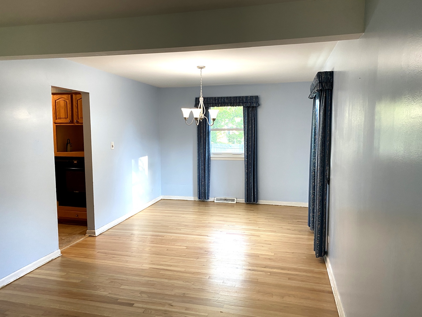 1005 69th Street, Darien, IL 60561