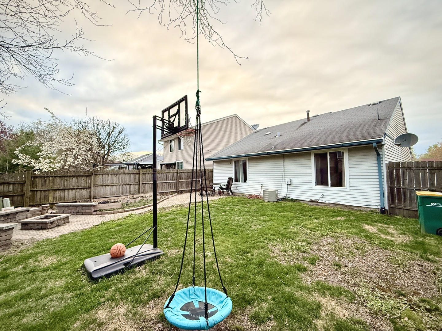30w105 Maplewood Drive, Warrenville, IL 60555