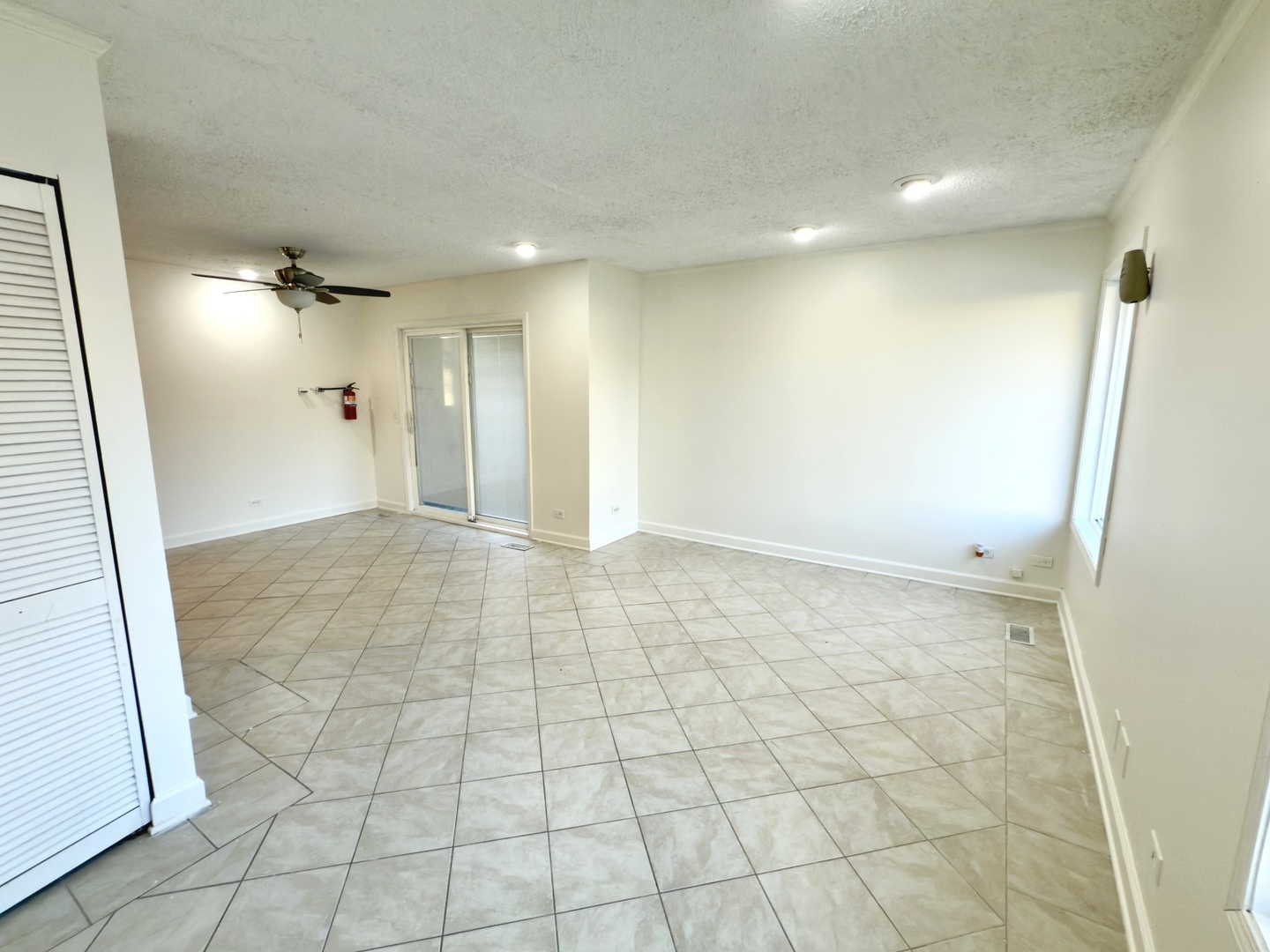 30w105 Maplewood Drive, Warrenville, IL 60555