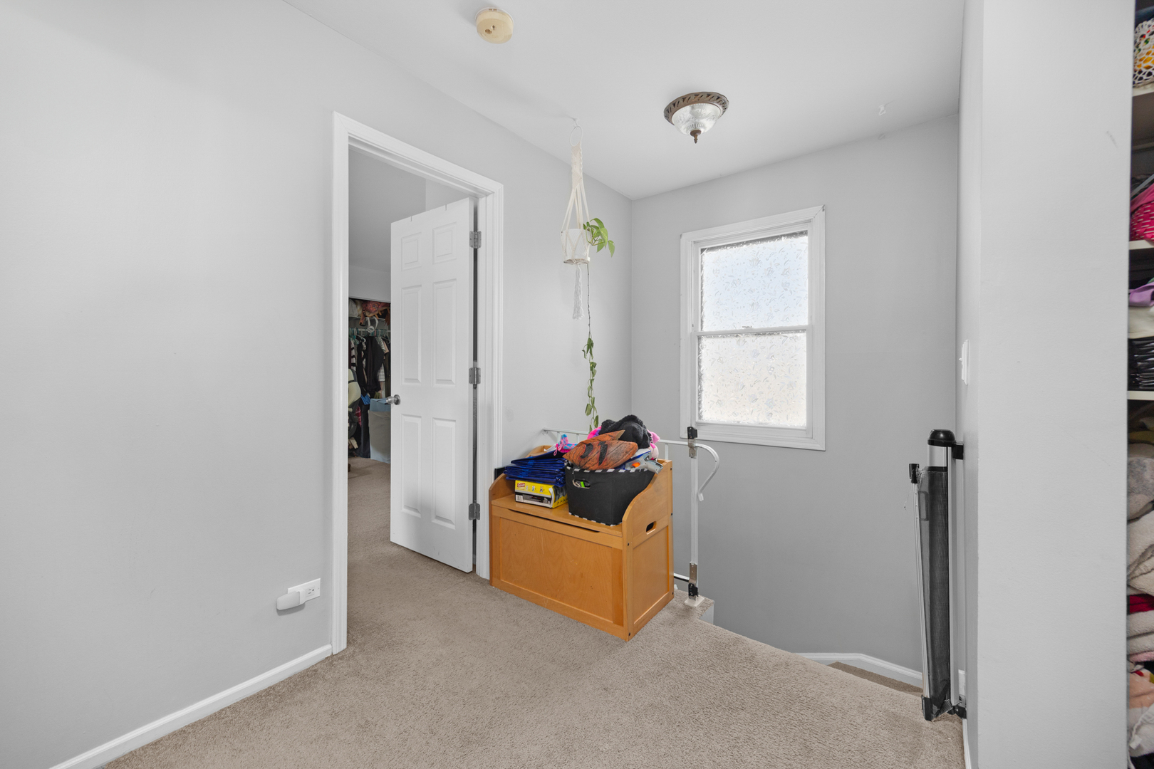 1100 Singleton Drive, Roselle, IL 60172