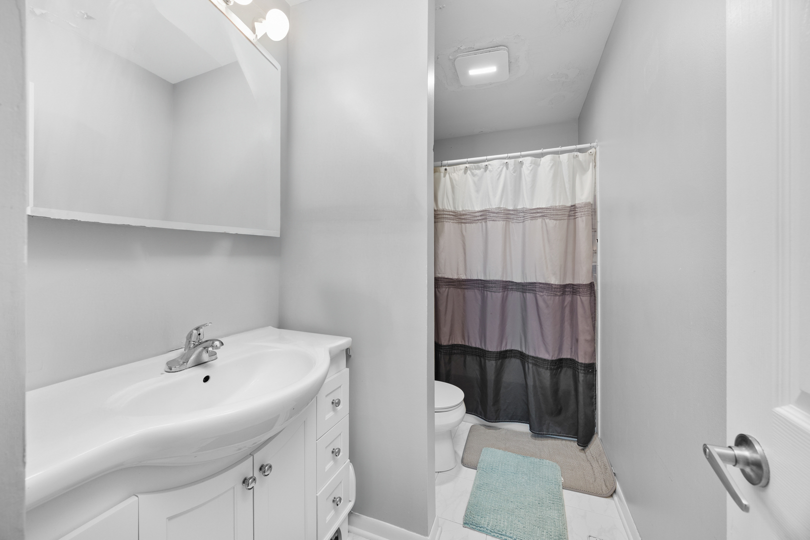1100 Singleton Drive, Roselle, IL 60172