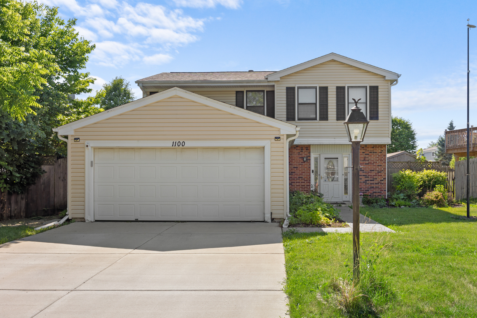 1100 Singleton Drive, Roselle, IL 60172