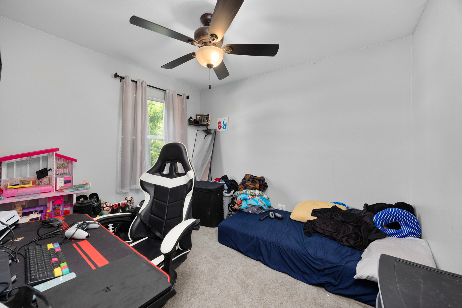 1100 Singleton Drive, Roselle, IL 60172