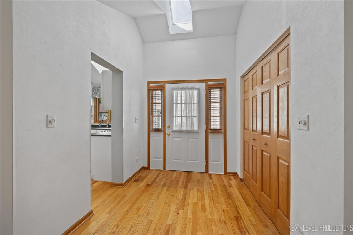 805 Thornwood Drive, St. Charles, IL 60174