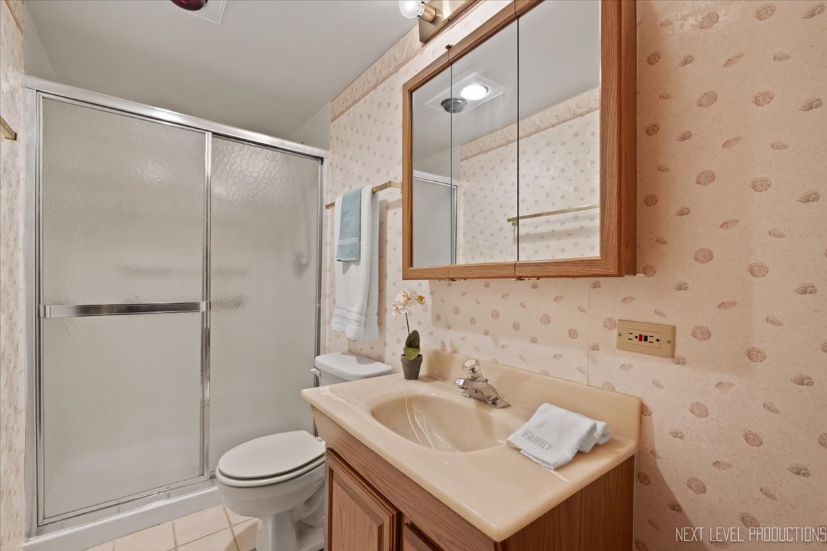 805 Thornwood Drive, St. Charles, IL 60174