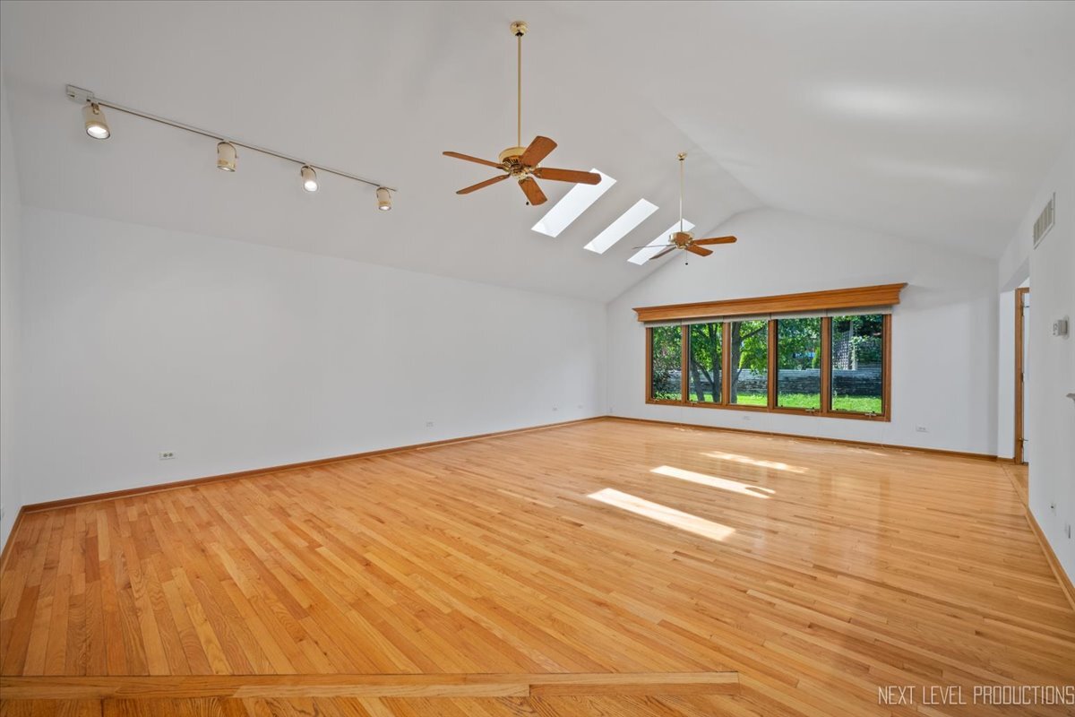 805 Thornwood Drive, St. Charles, IL 60174