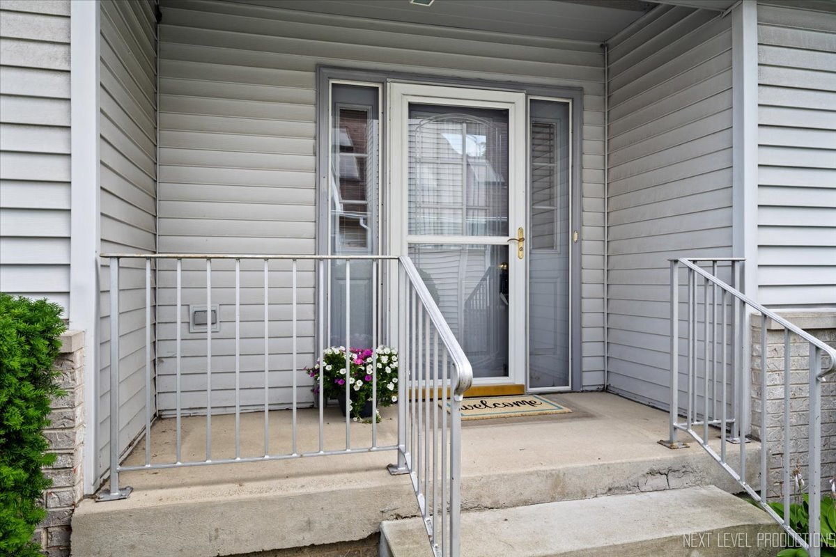 805 Thornwood Drive, St. Charles, IL 60174