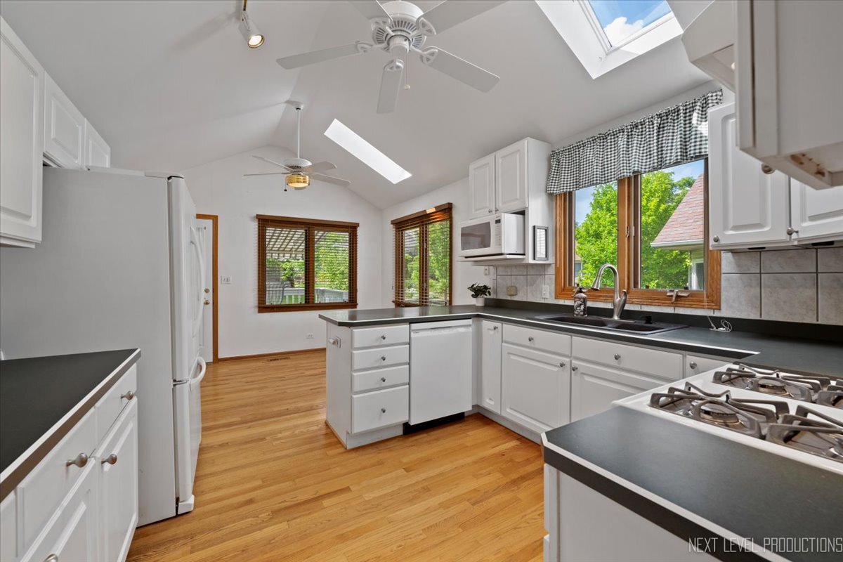 805 Thornwood Drive, St. Charles, IL 60174