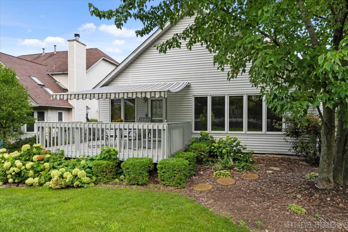 805 Thornwood Drive, St. Charles, IL 60174