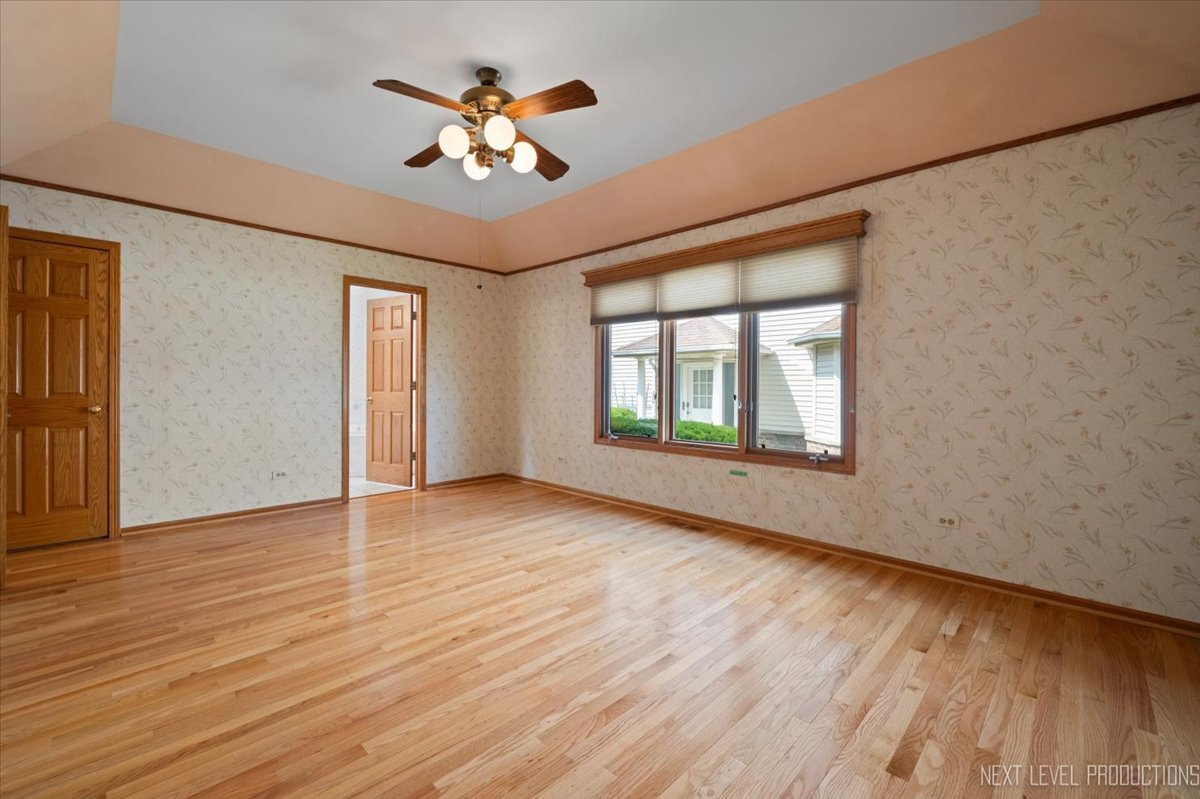 805 Thornwood Drive, St. Charles, IL 60174