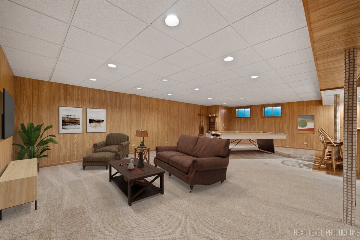 805 Thornwood Drive, St. Charles, IL 60174
