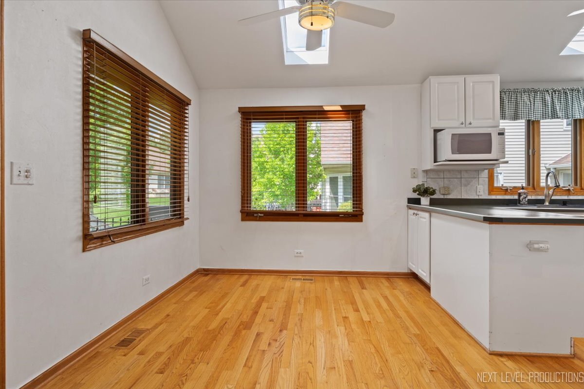 805 Thornwood Drive, St. Charles, IL 60174