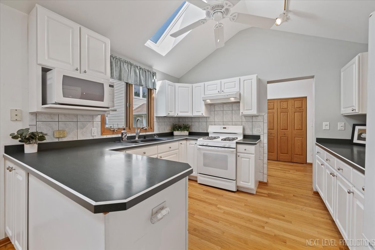 805 Thornwood Drive, St. Charles, IL 60174