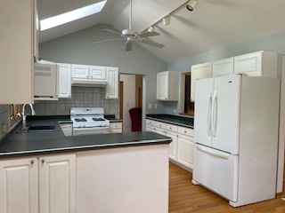 805 Thornwood Drive, St. Charles, IL 60174