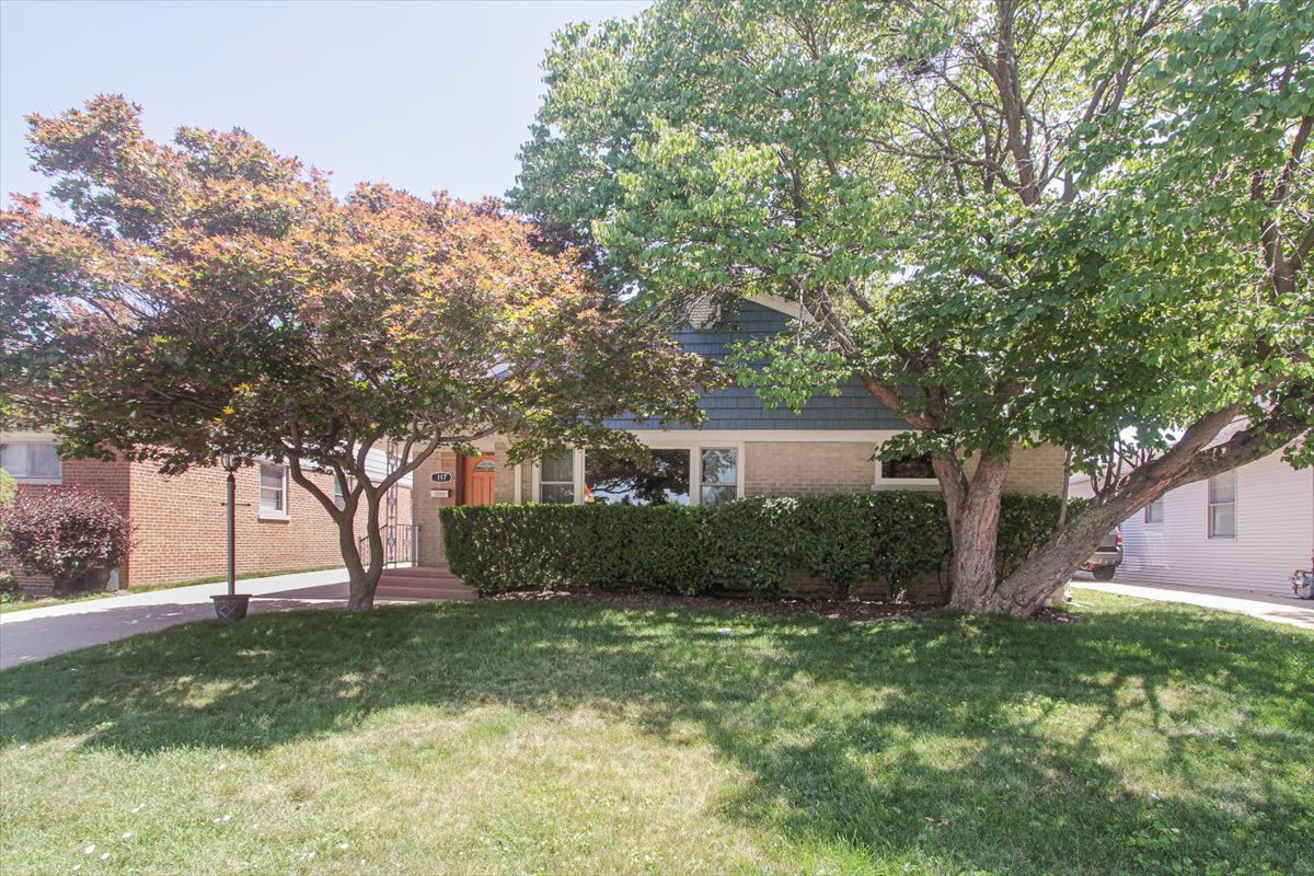 117 N Kenilworth Avenue, Mount Prospect, IL 60056
