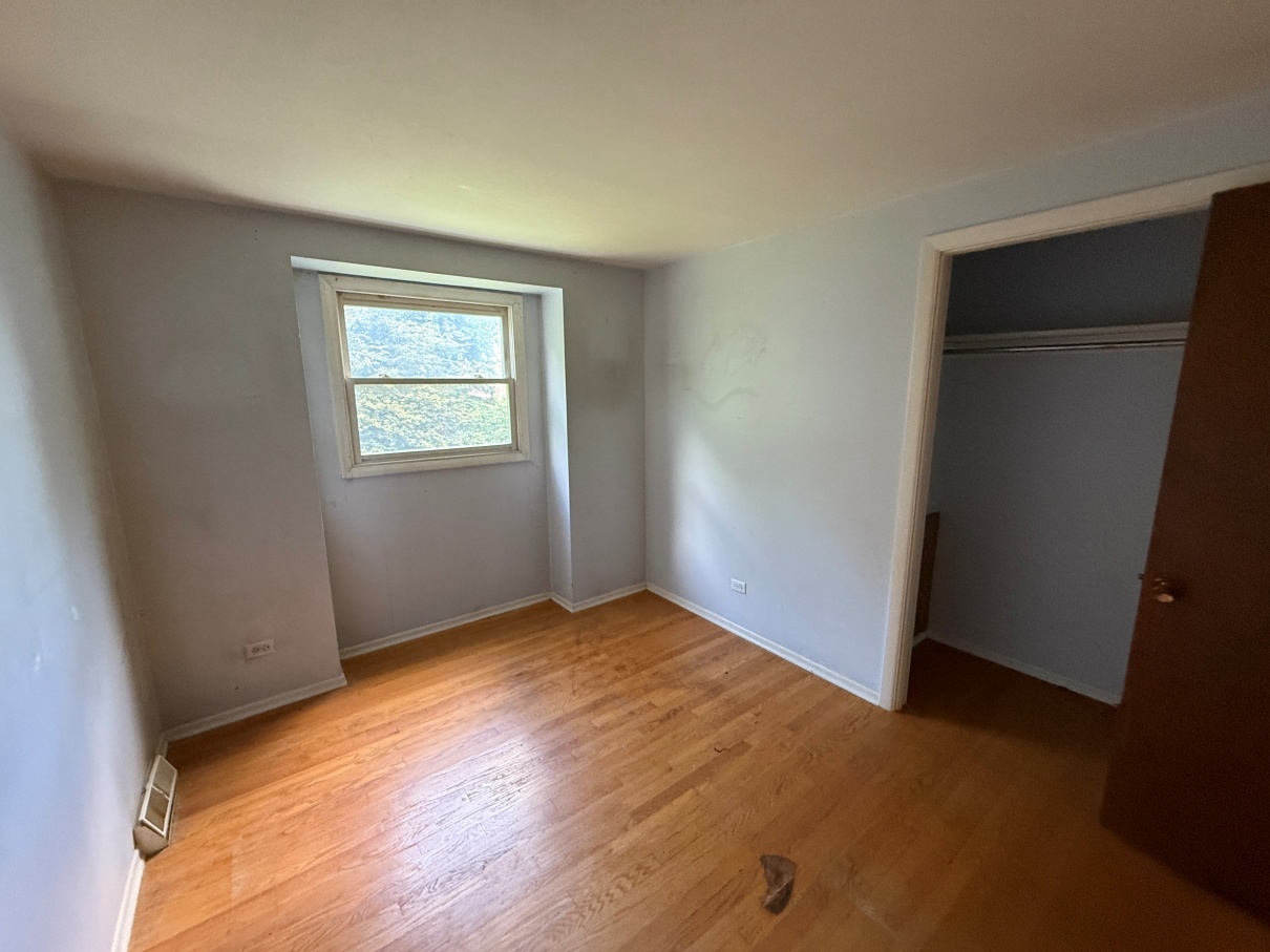 418 Surrey Lane, Lindenhurst, IL 60046