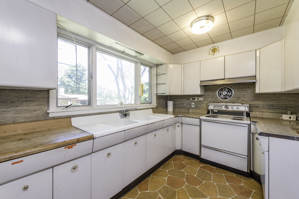 1128 Shiloh Boulevard, Zion, IL 60099