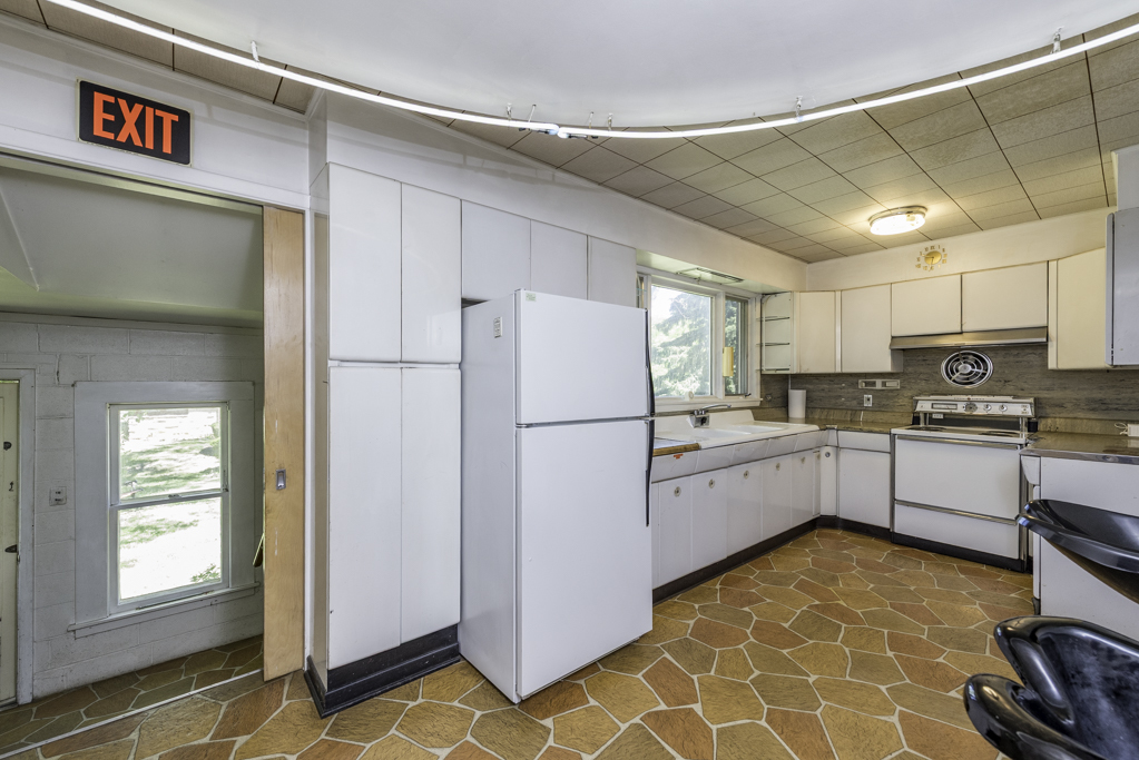 1128 Shiloh Boulevard, Zion, IL 60099