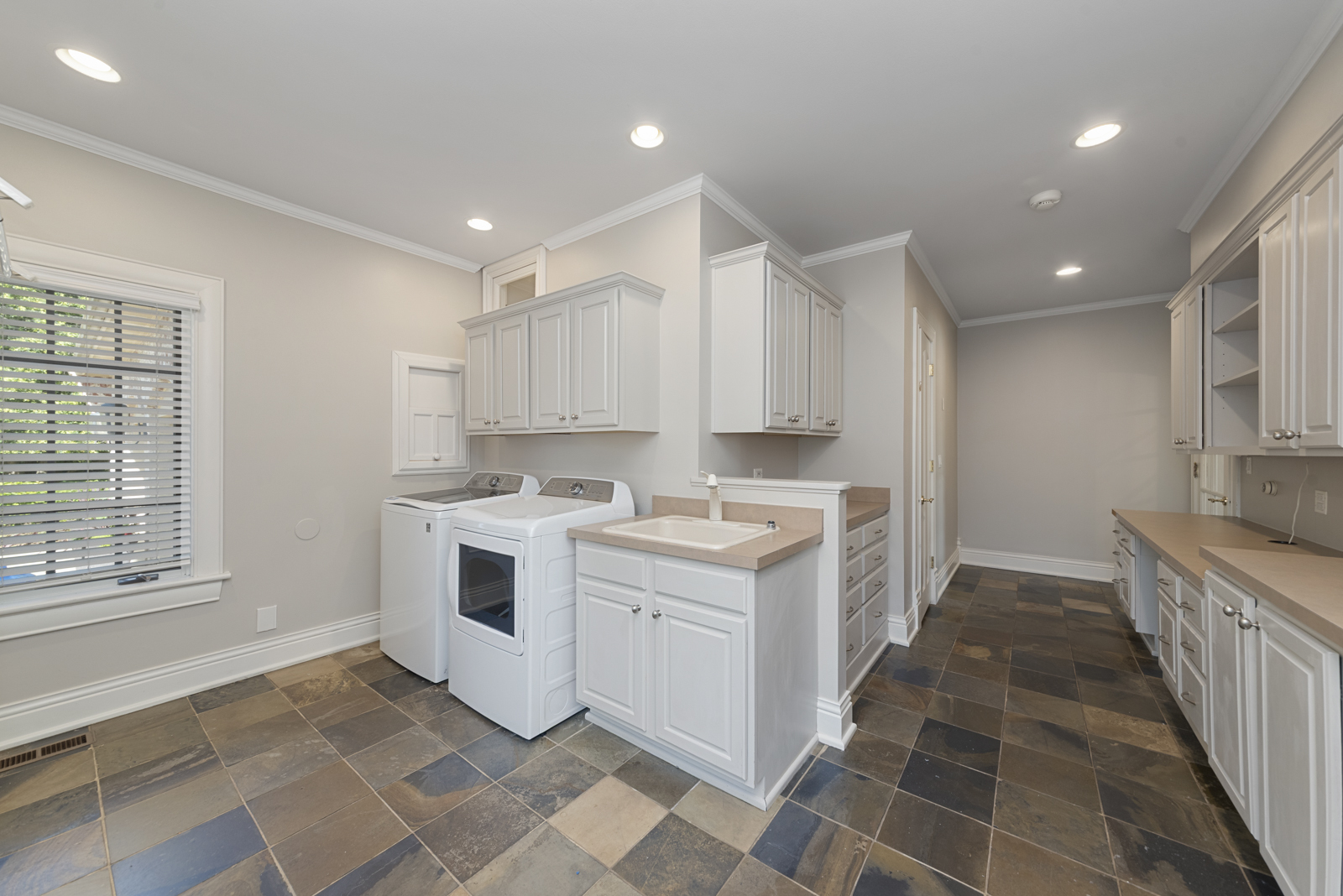 4006 Royal Fox Drive, St. Charles, IL 60174