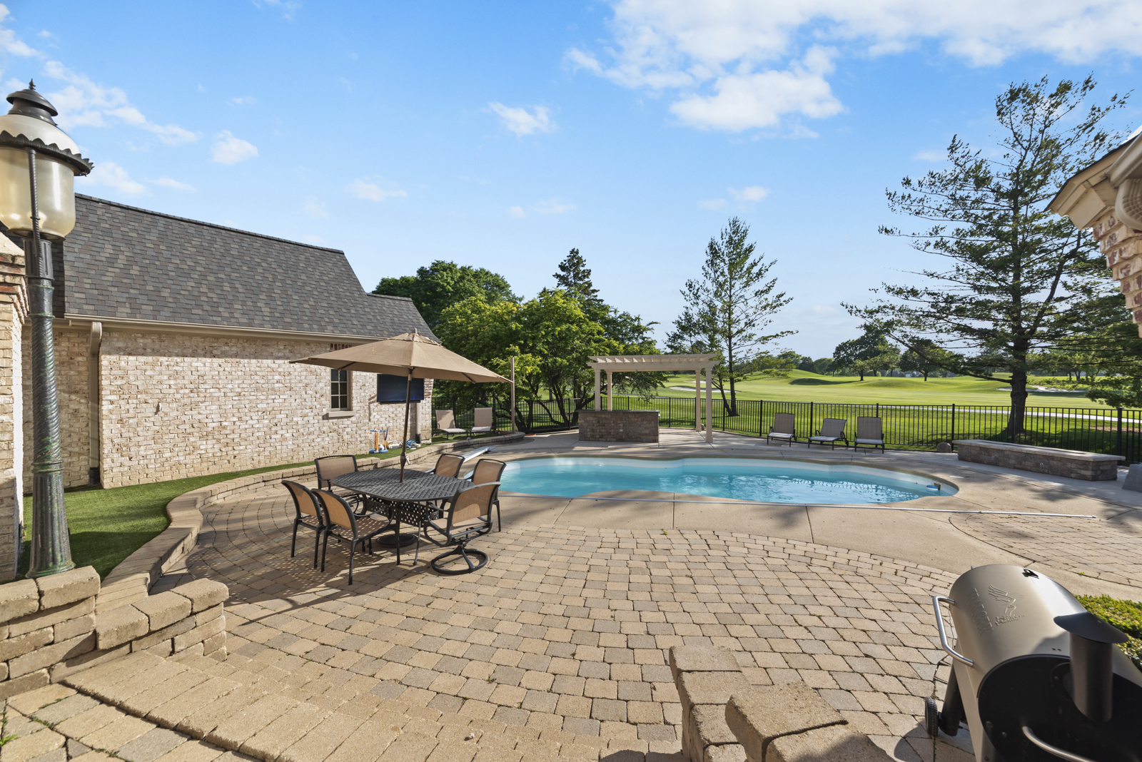 4006 Royal Fox Drive, St. Charles, IL 60174