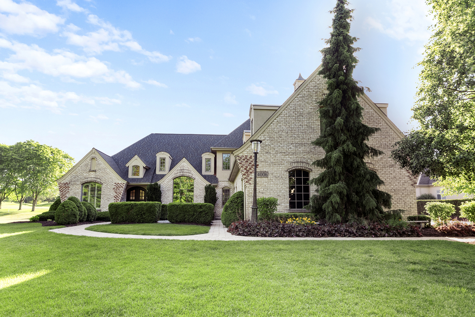 4006 Royal Fox Drive, St. Charles, IL 60174