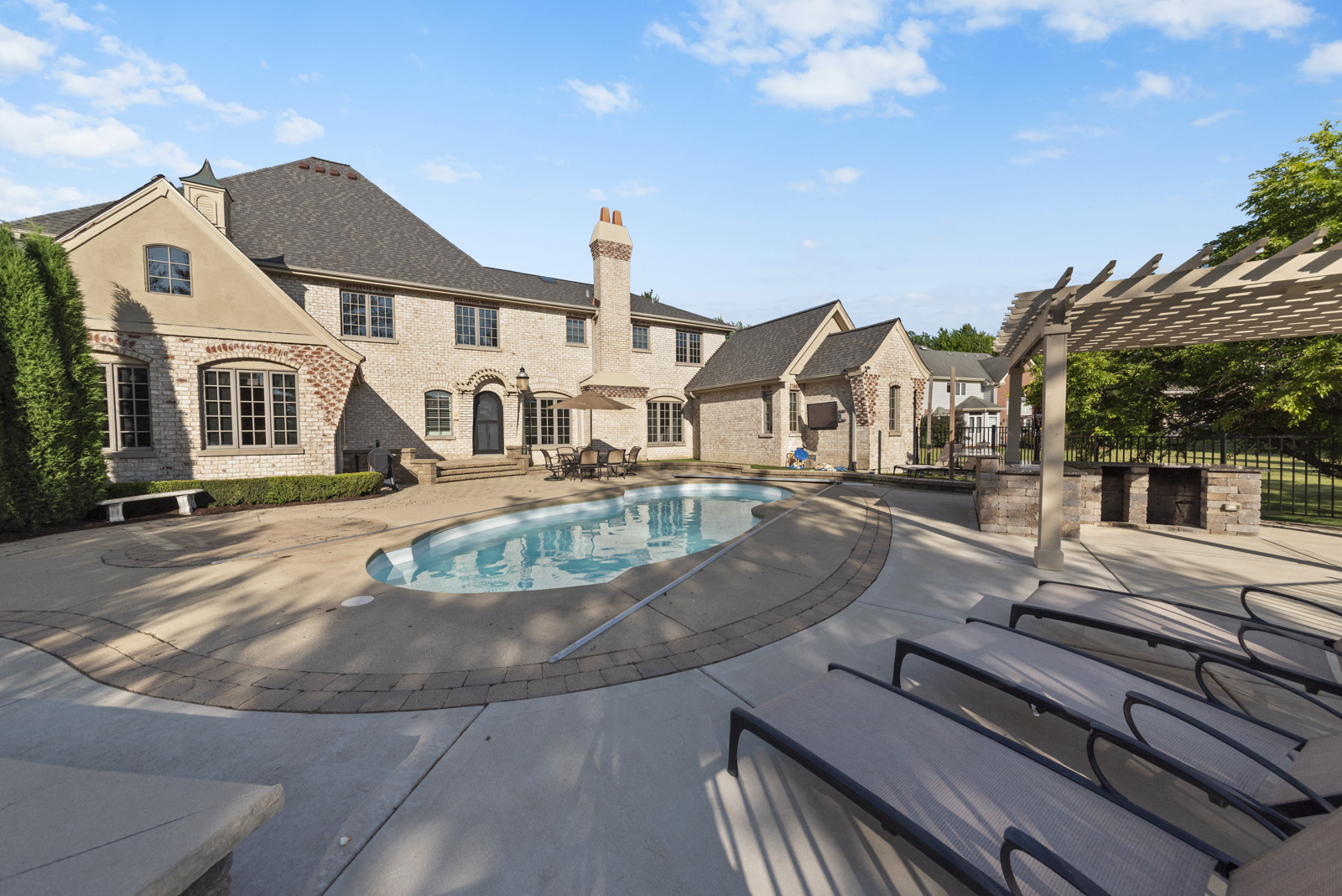 4006 Royal Fox Drive, St. Charles, IL 60174