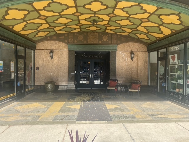 212 N Center Street #205, Bloomington, IL 61701