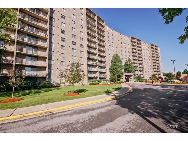 6340 Americana Drive #705, Willowbrook, IL 60527
