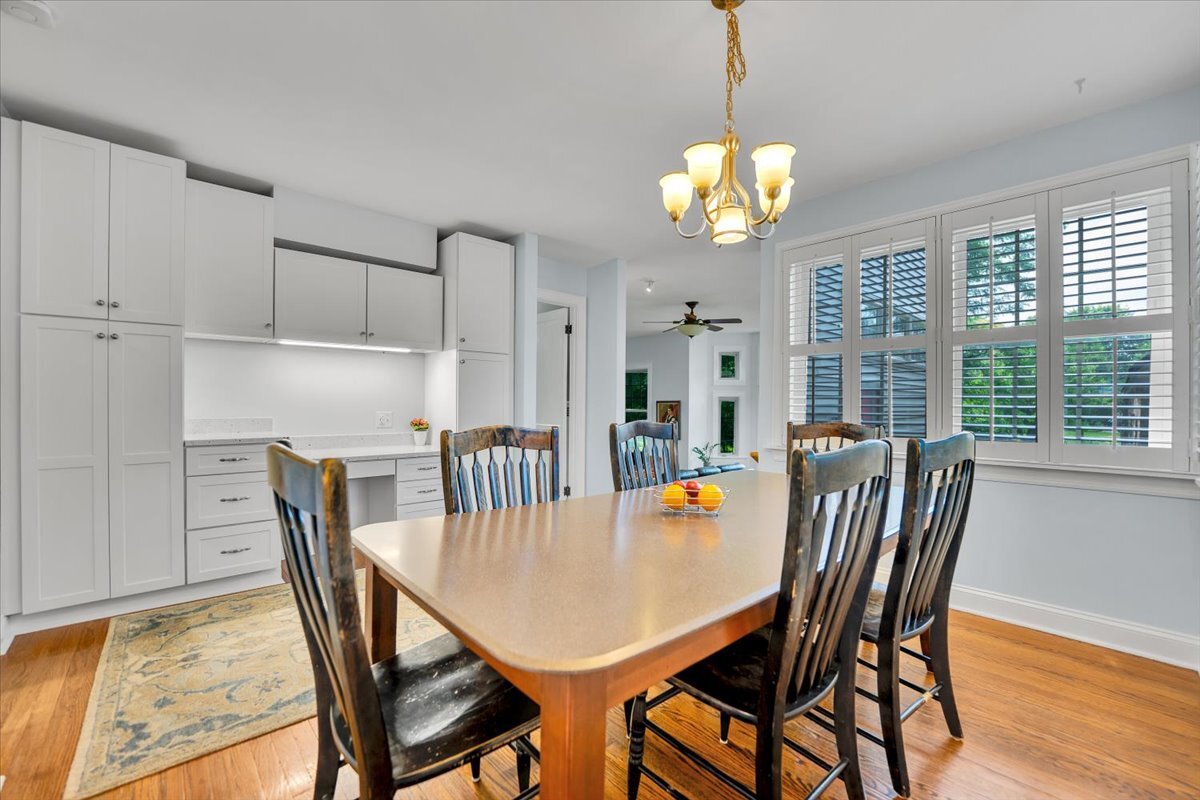 14 S George Street, Mount Prospect, IL 60056