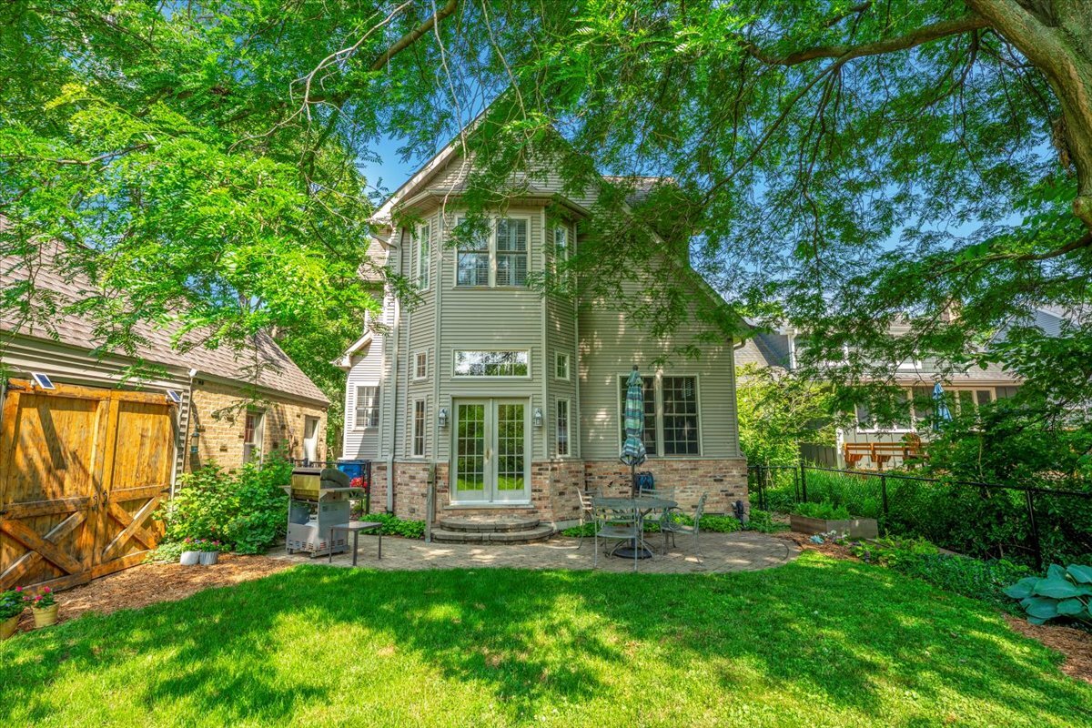 14 S George Street, Mount Prospect, IL 60056