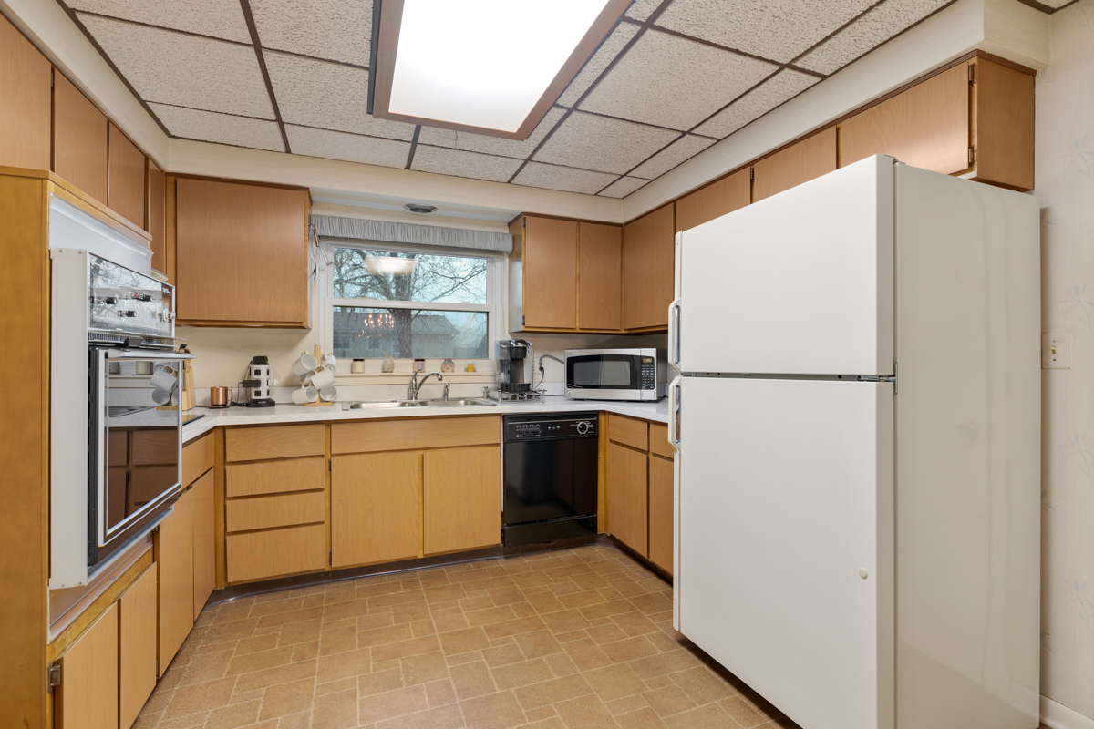 57 Brantwood Avenue, Elk Grove Village, IL 60007