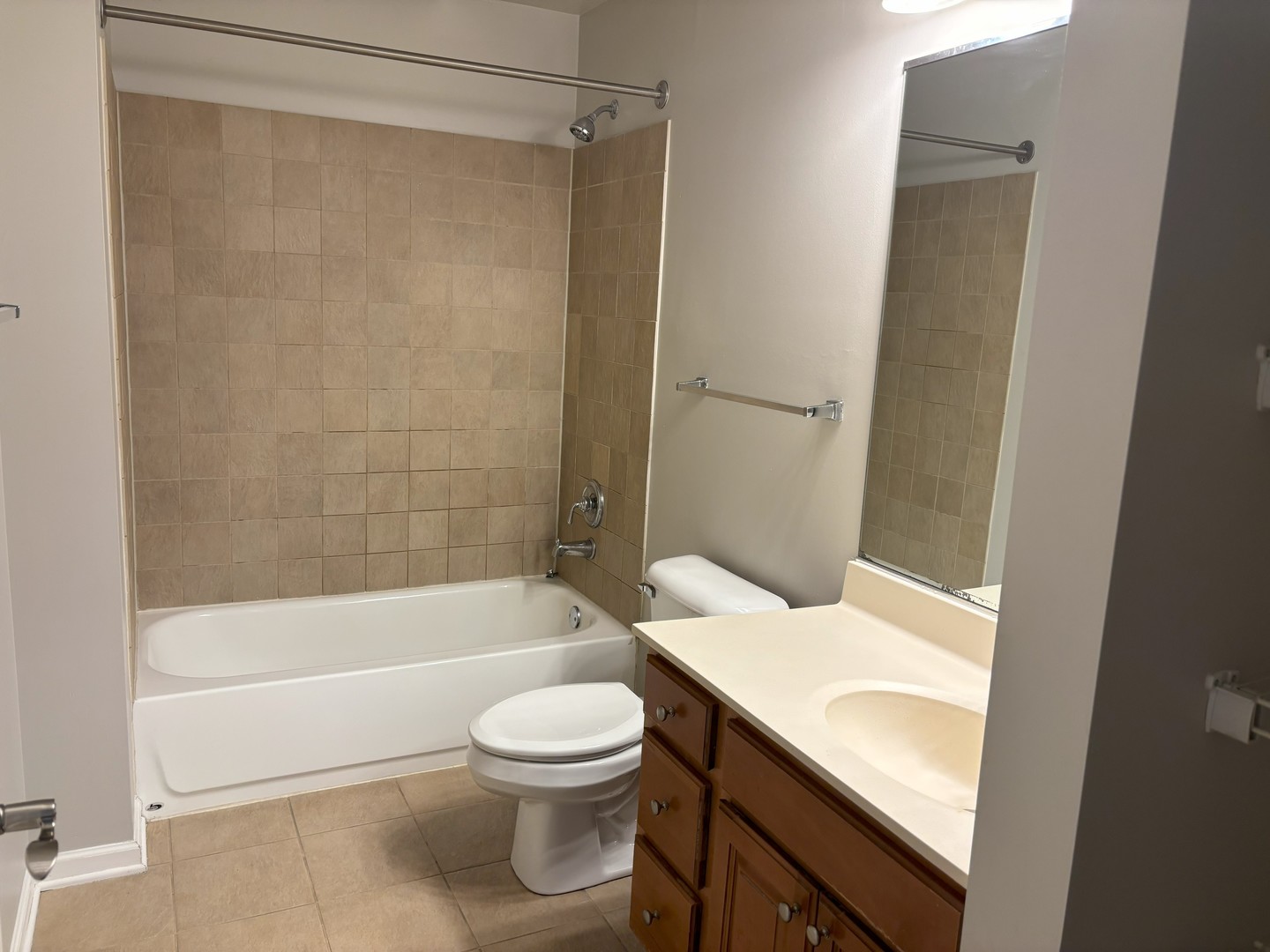 512 Pineridge Drive #512, Oswego, IL 60503