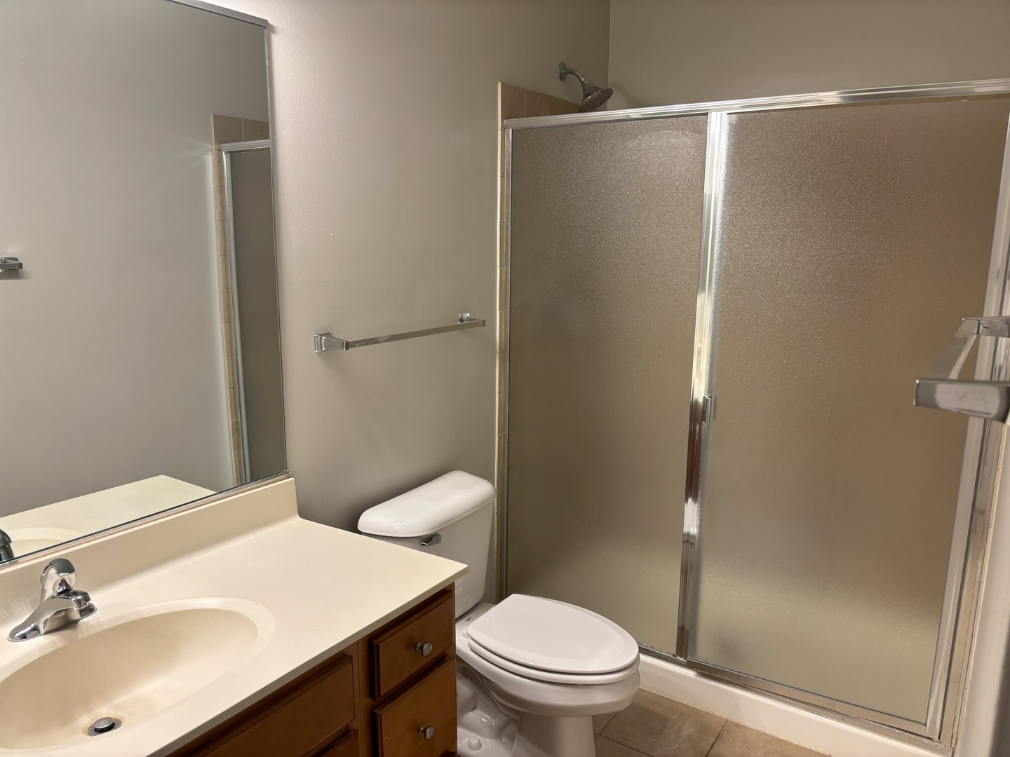 512 Pineridge Drive #512, Oswego, IL 60503