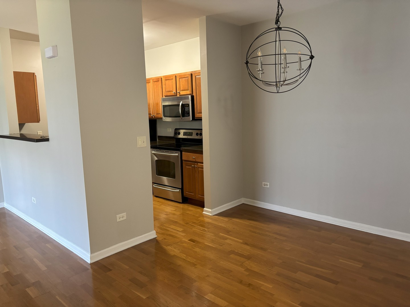 512 Pineridge Drive #512, Oswego, IL 60503
