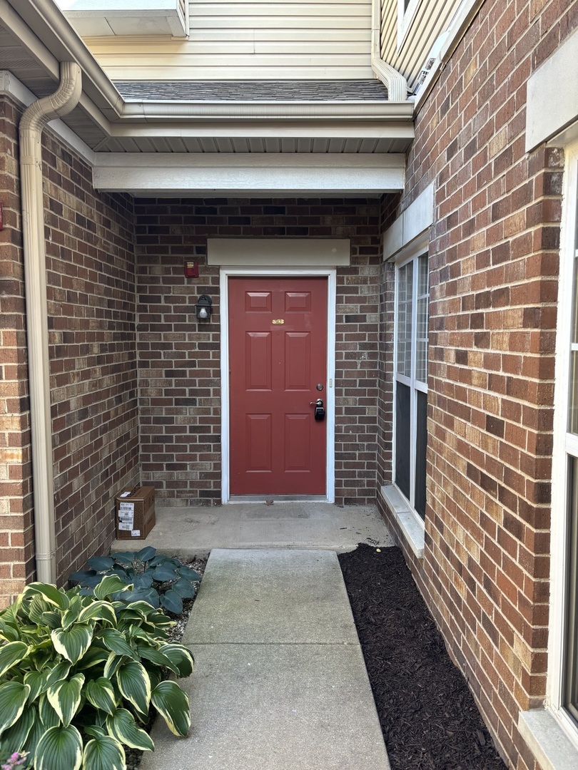 512 Pineridge Drive #512, Oswego, IL 60503