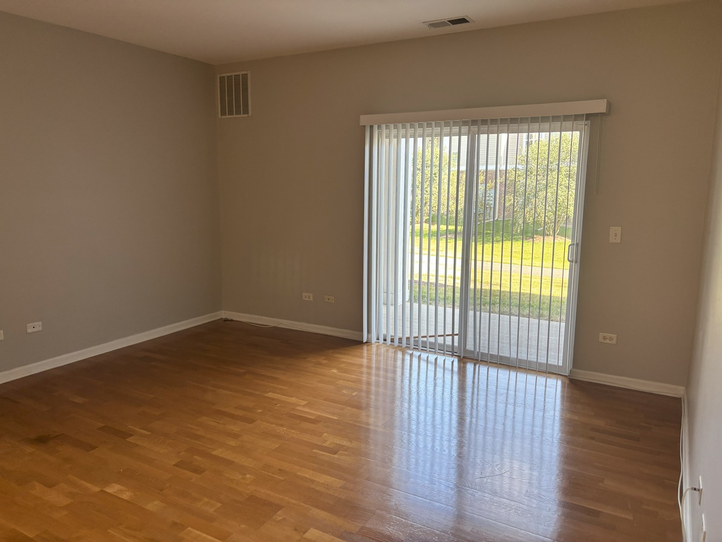 512 Pineridge Drive #512, Oswego, IL 60503