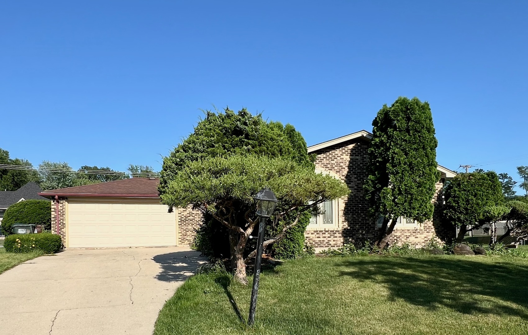 18921 Oakwood Court, Country Club Hills, IL 60478