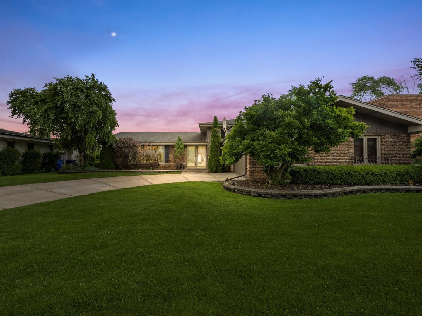 17229 University Avenue, South Holland, IL 60473