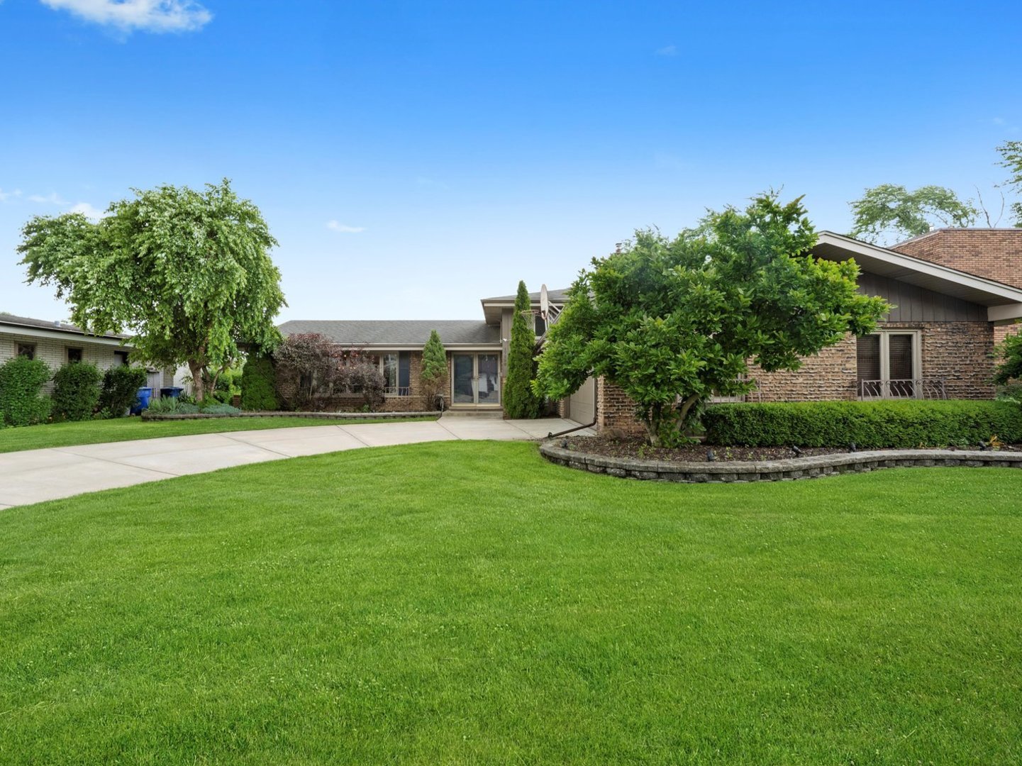 17229 University Avenue, South Holland, IL 60473