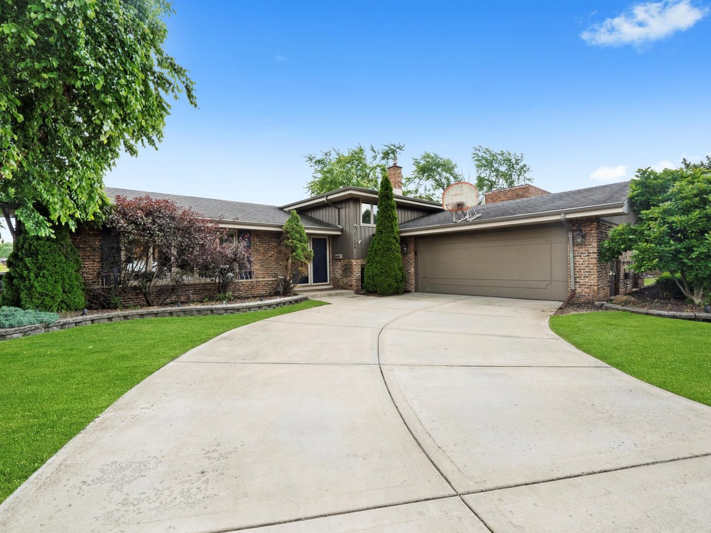 17229 University Avenue, South Holland, IL 60473