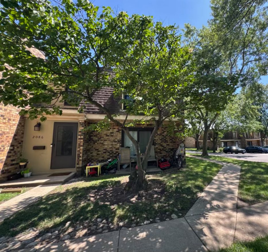 2086 Country Club Drive #3F, Woodridge, IL 60517