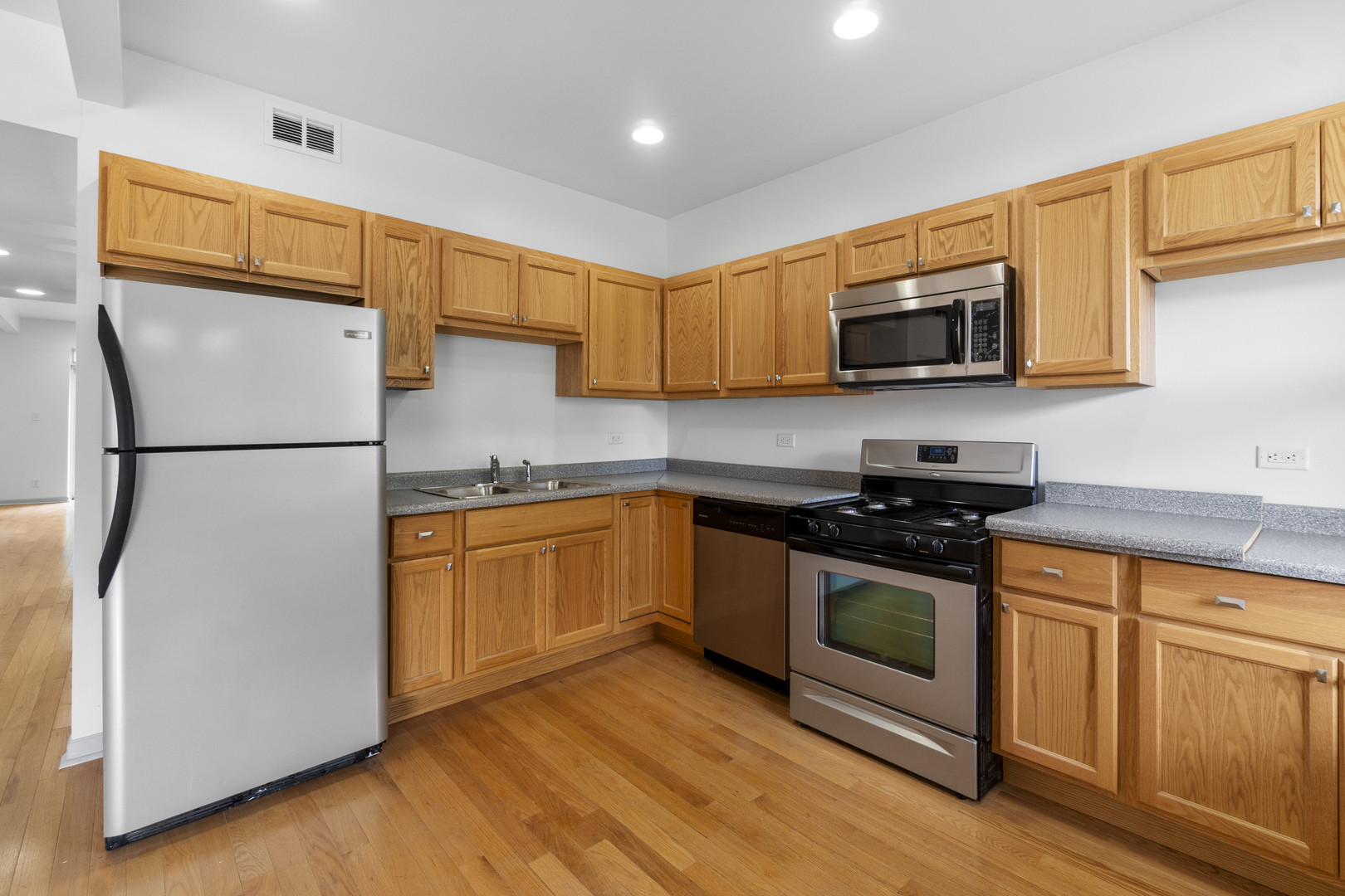 7223 N Damen Avenue, Chicago, IL 60645