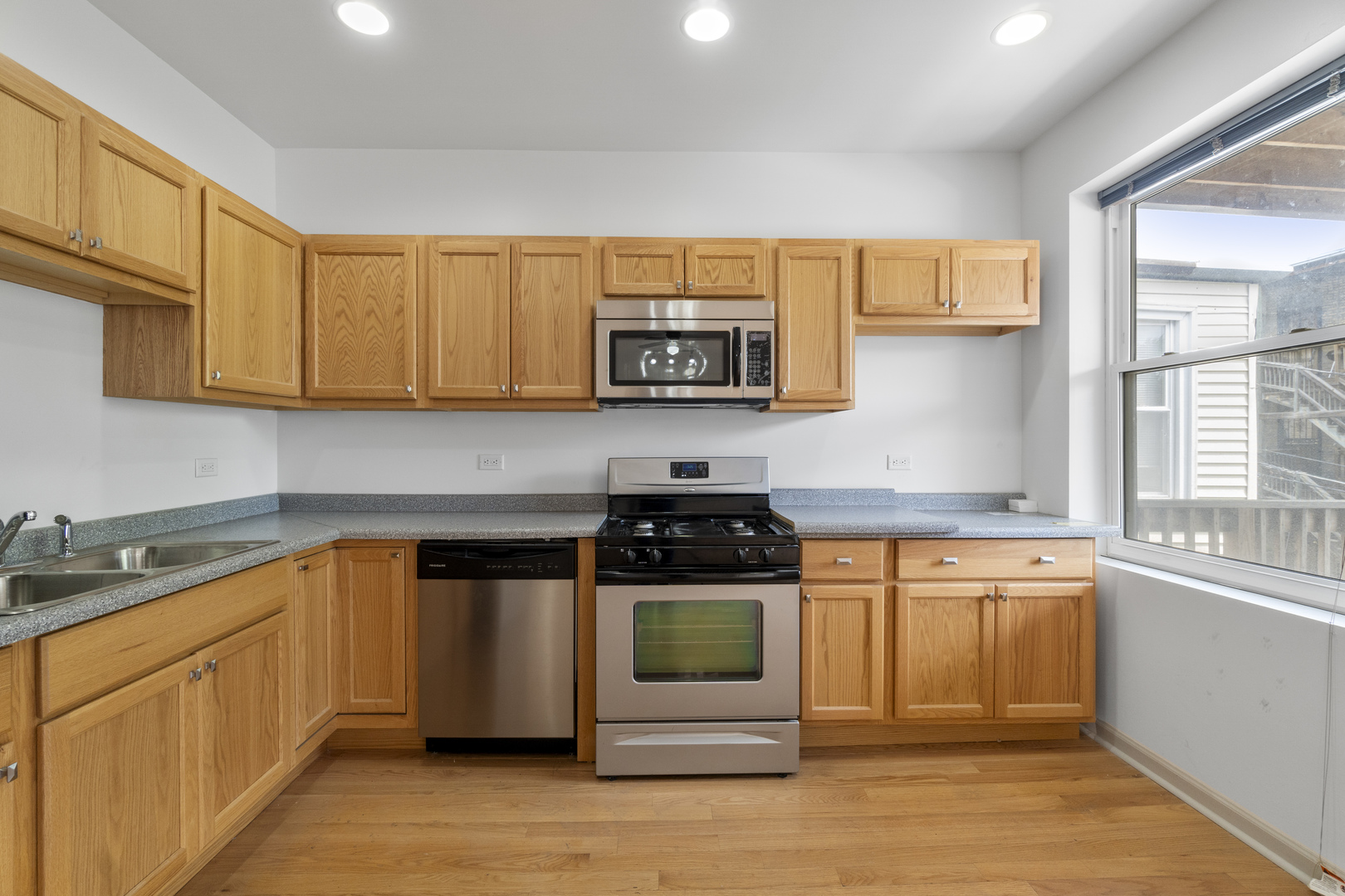 7223 N Damen Avenue, Chicago, IL 60645