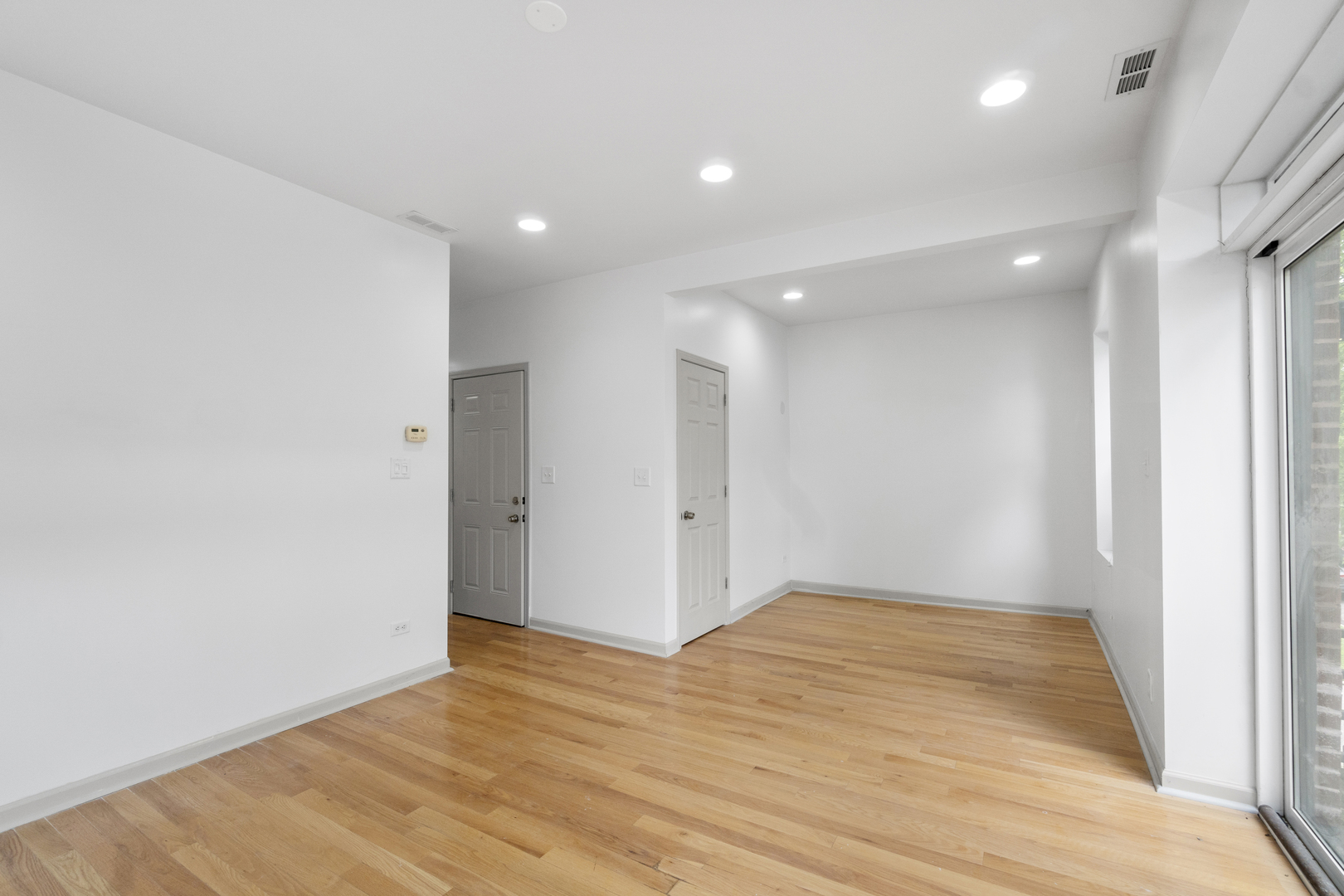 7223 N Damen Avenue, Chicago, IL 60645