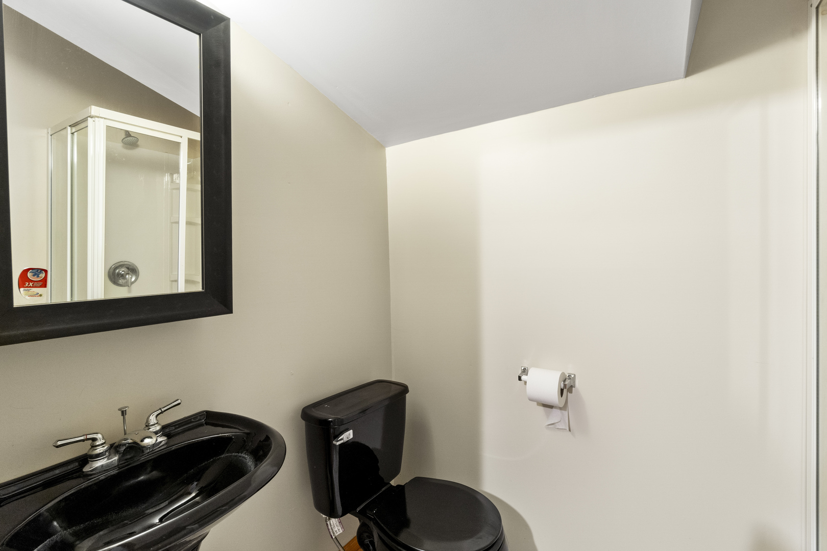 7223 N Damen Avenue, Chicago, IL 60645